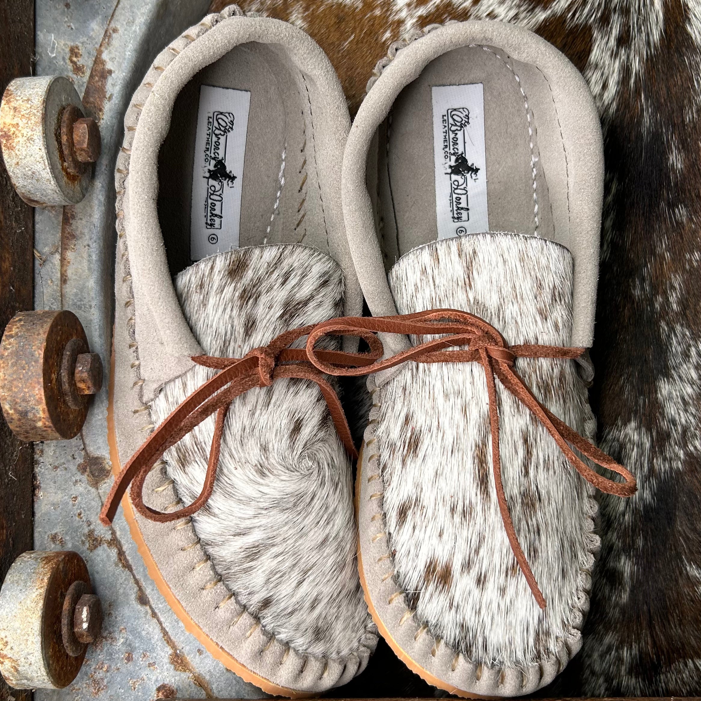 Cowhide Muleys (Size 6)