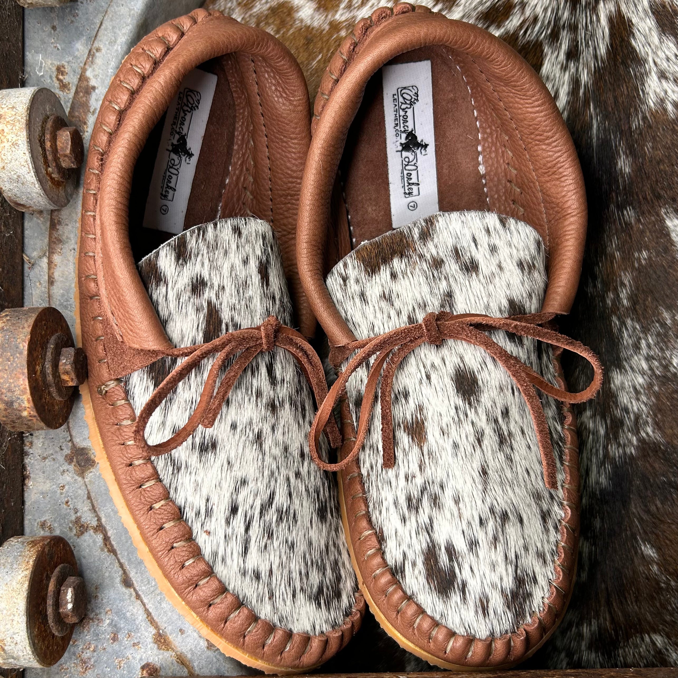 Cowhide Muleys (Size 7)