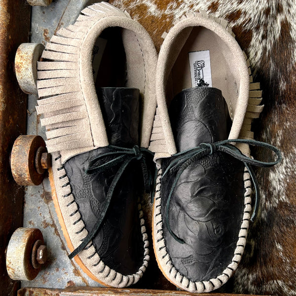Embossed Shorties (Size 7)
