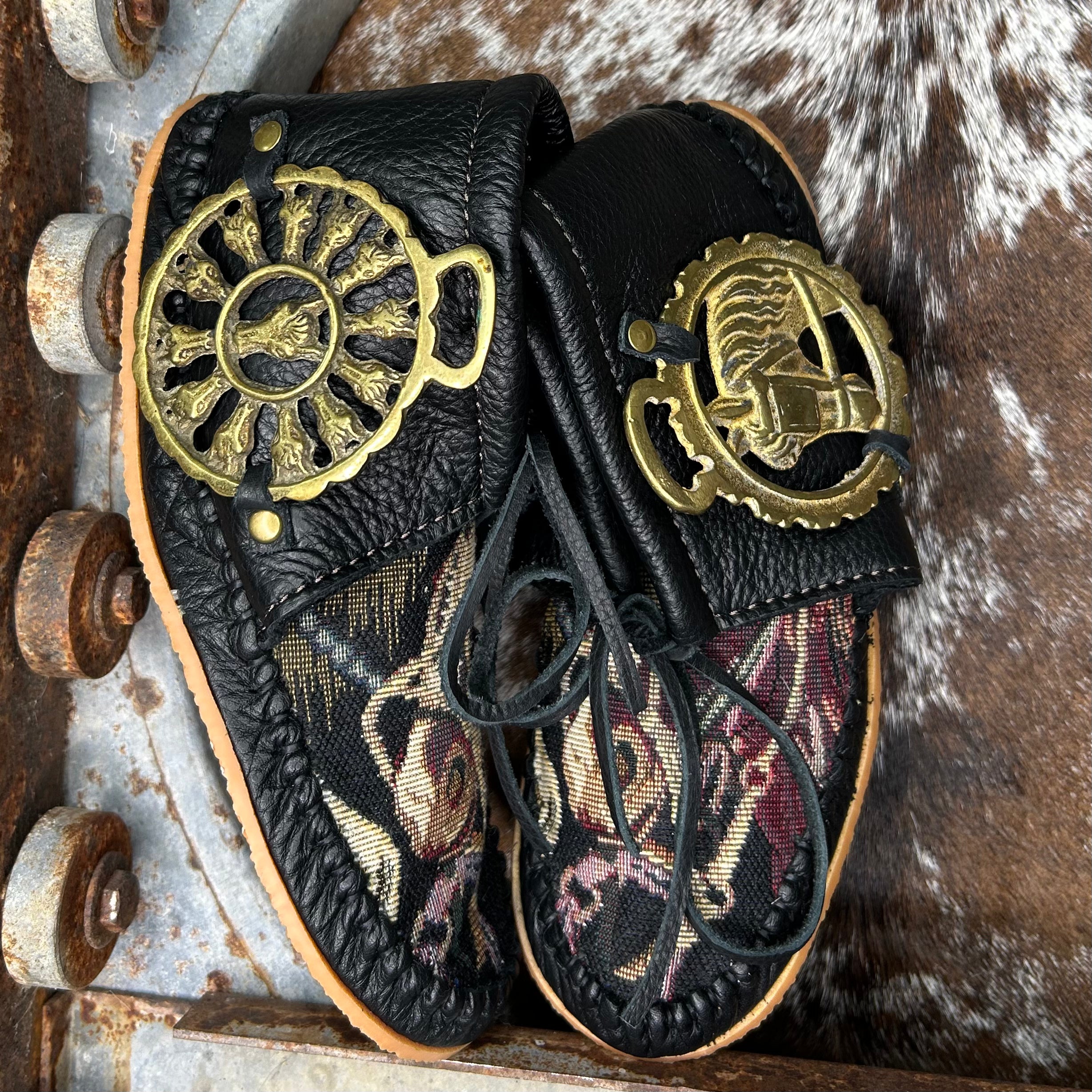 Medallion Tallback (Size 7)