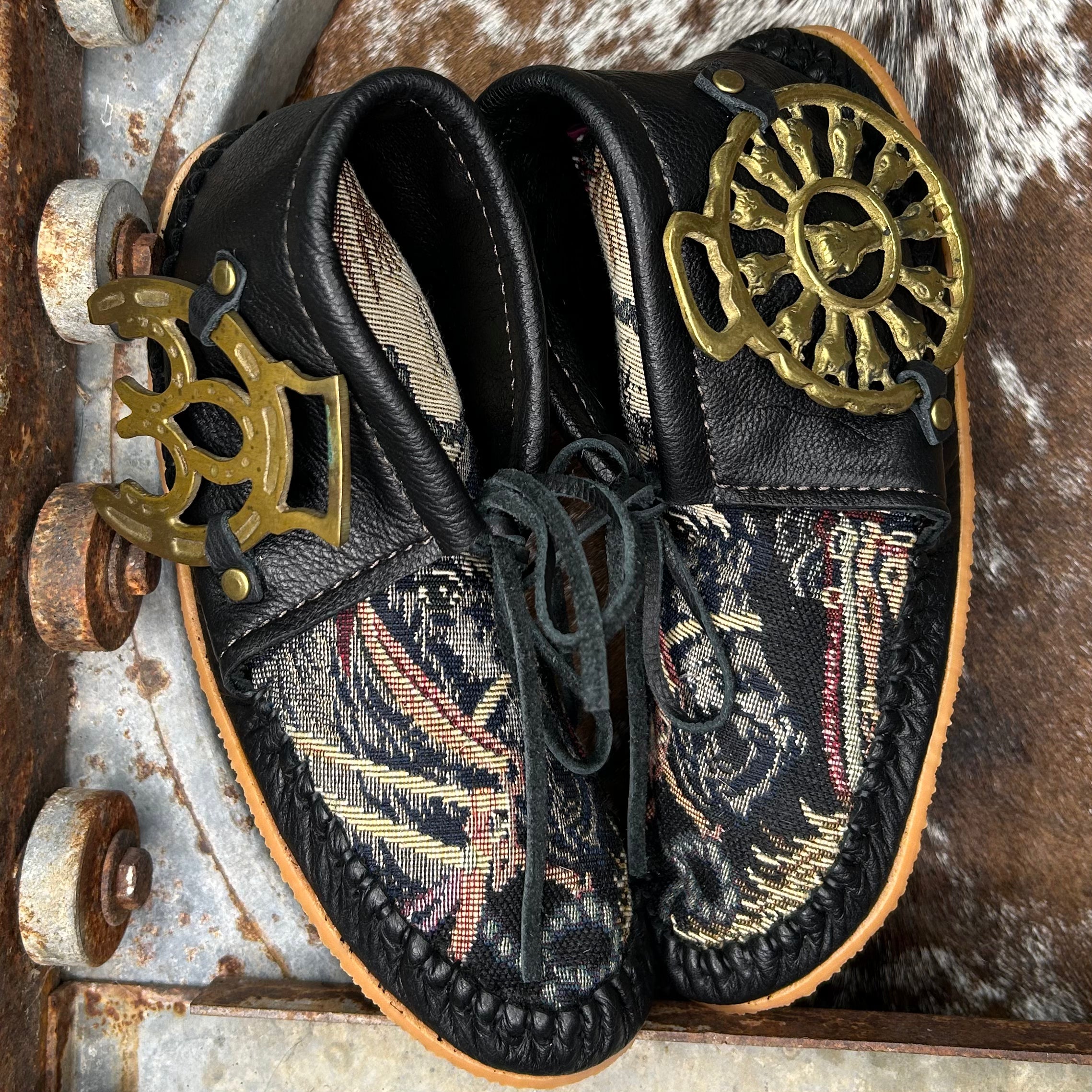Medallion Tallback (Size 8)