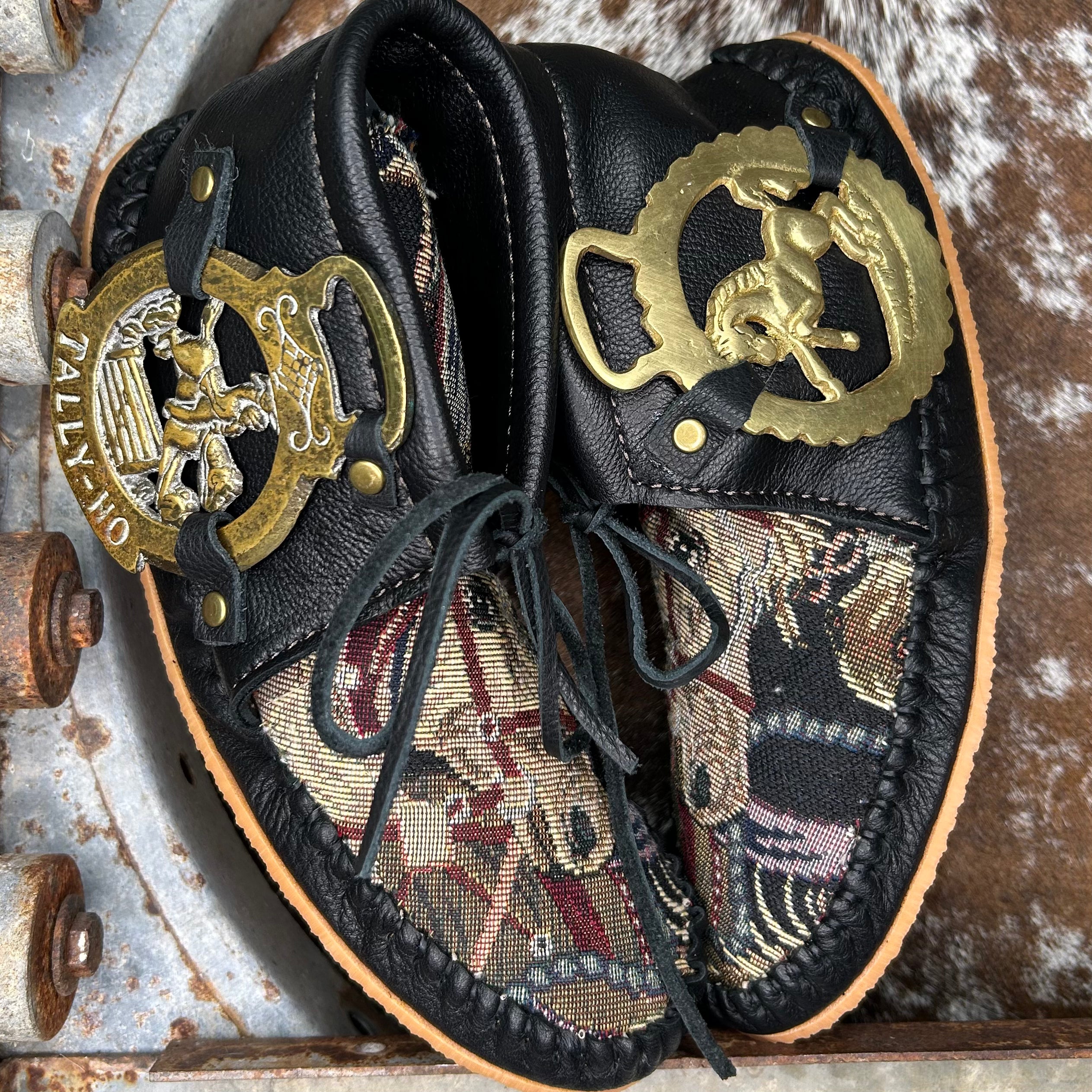 Medallion Tallback (Size 9)