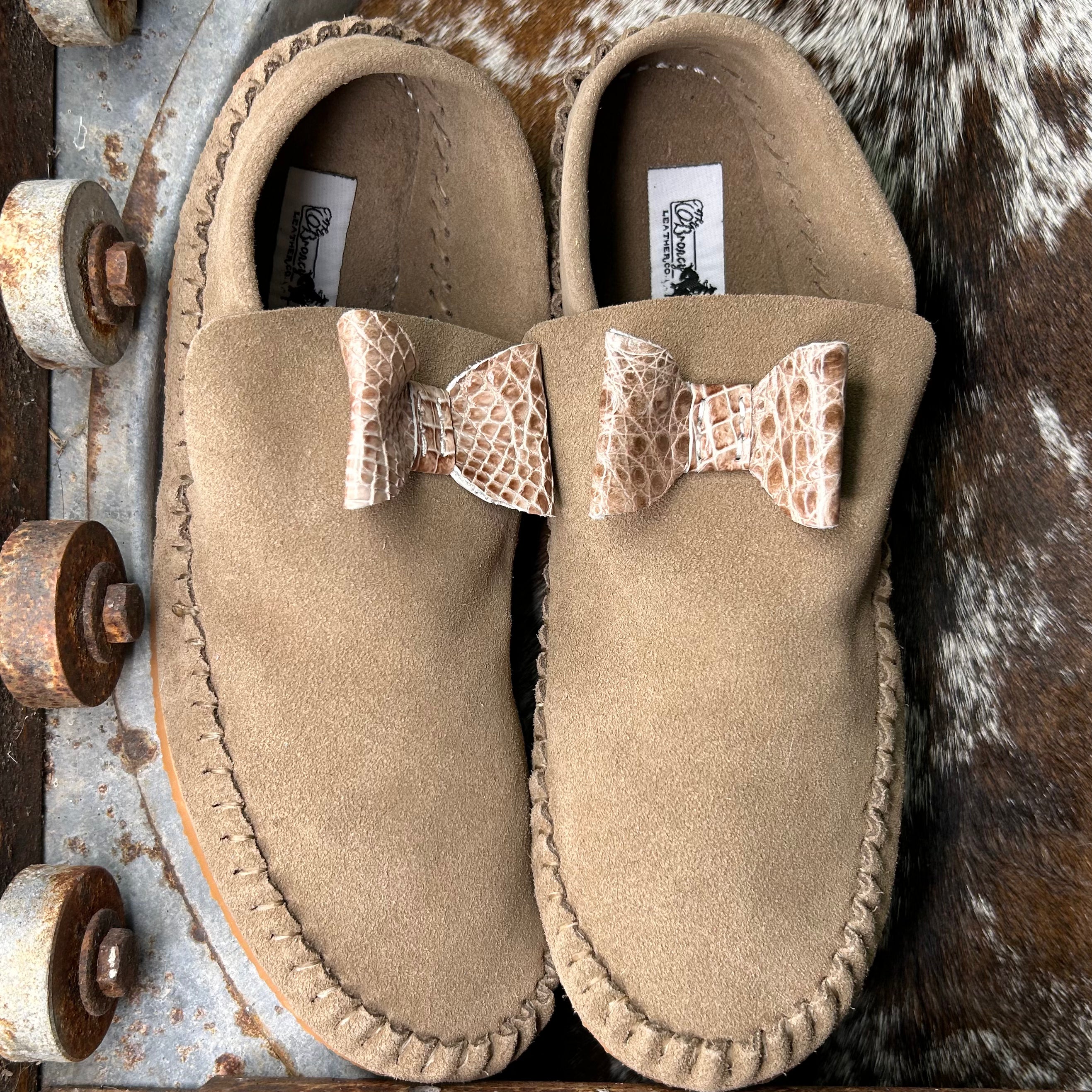 Caiman Bow Dayworkers (size 8)