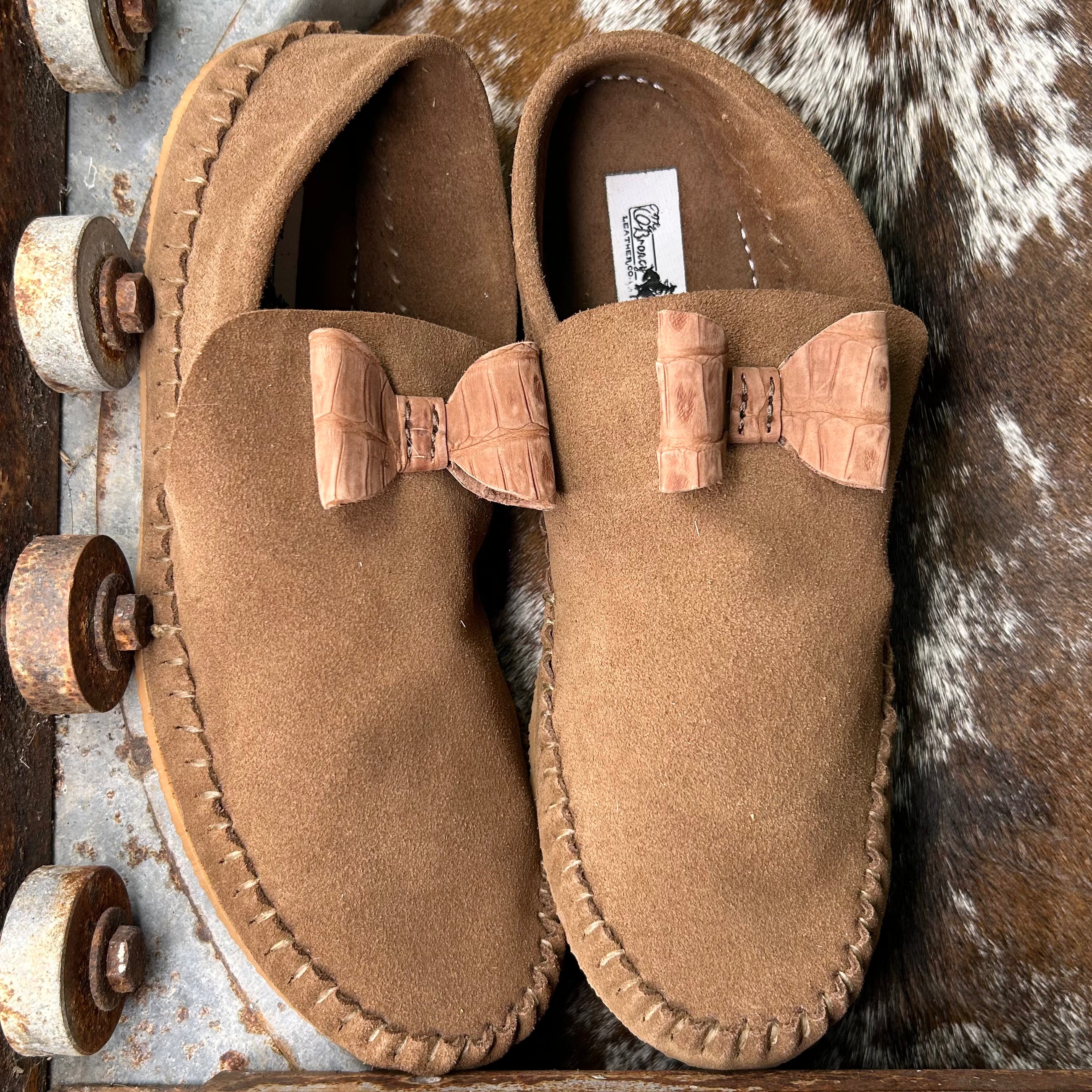 Caiman Bow Dayworkers (Size 9)
